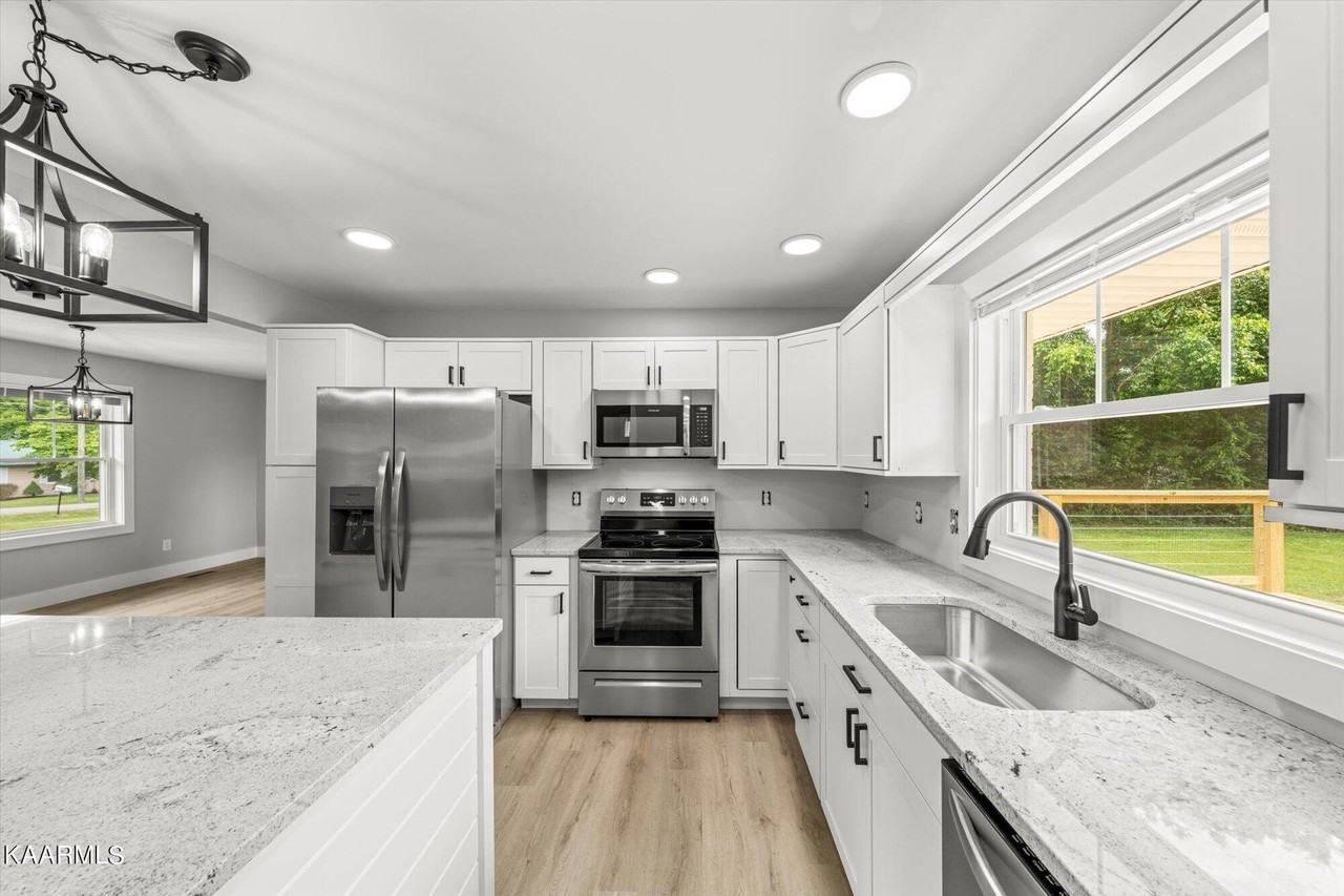 5629 Kentwood Rd - Photo 7 of 23