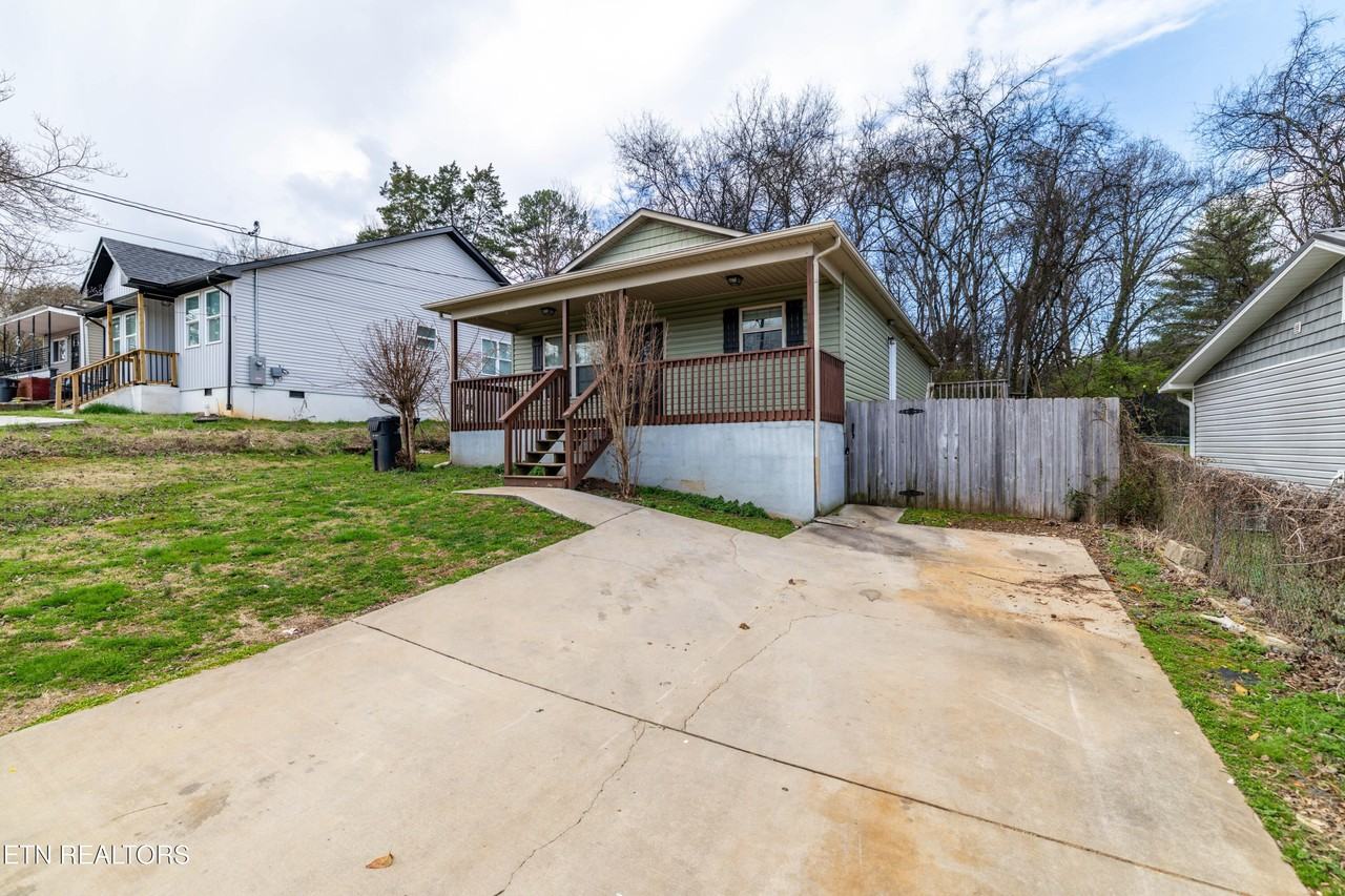 2013 Paris Rd - Photo 2 of 24