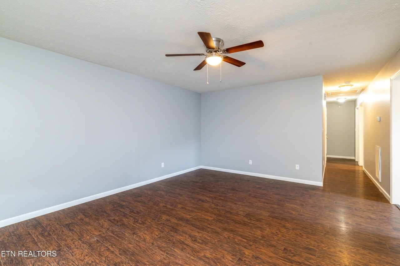 2013 Paris Rd - Photo 4 of 24