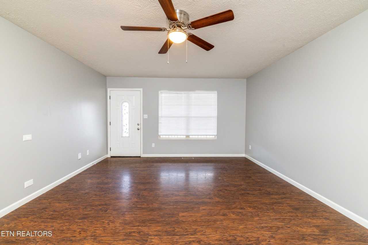 2013 Paris Rd - Photo 5 of 24