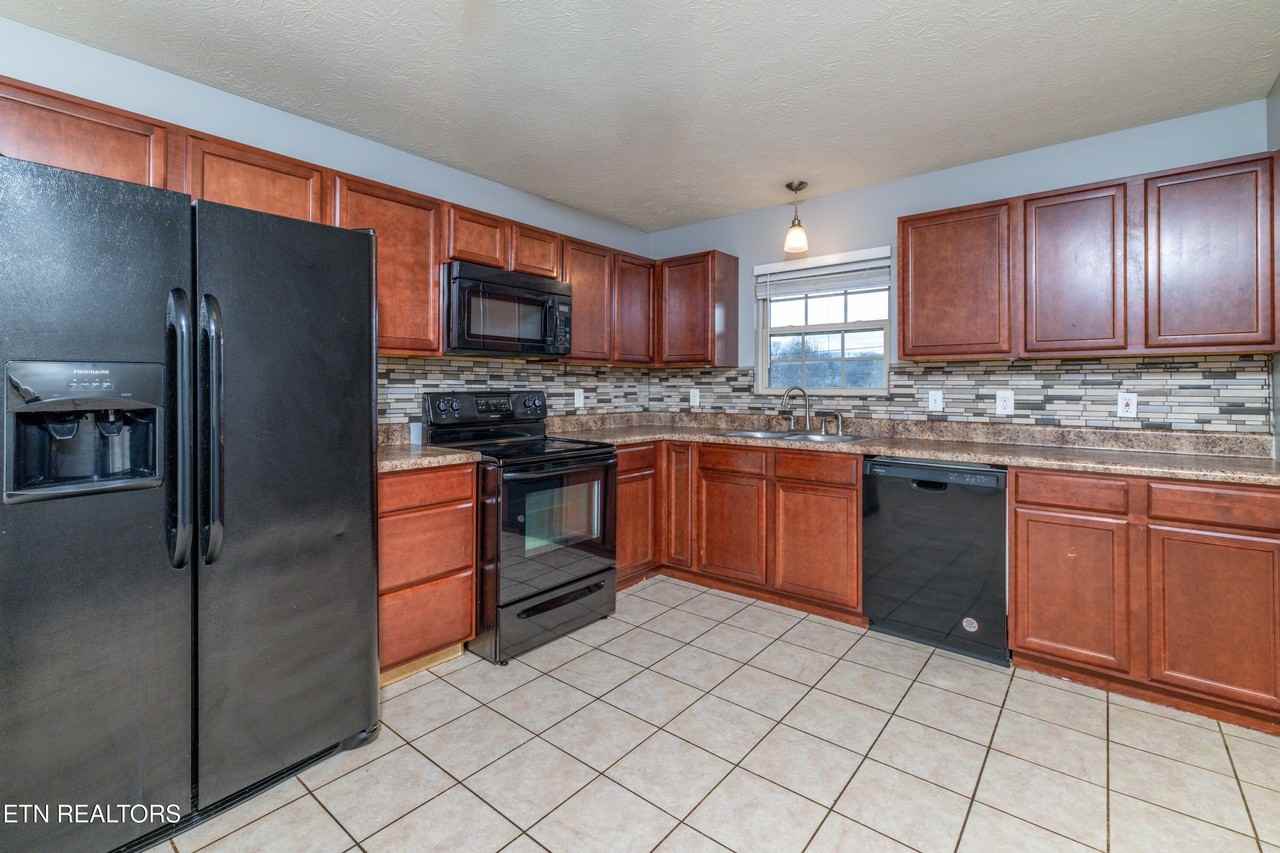 2013 Paris Rd - Photo 6 of 24