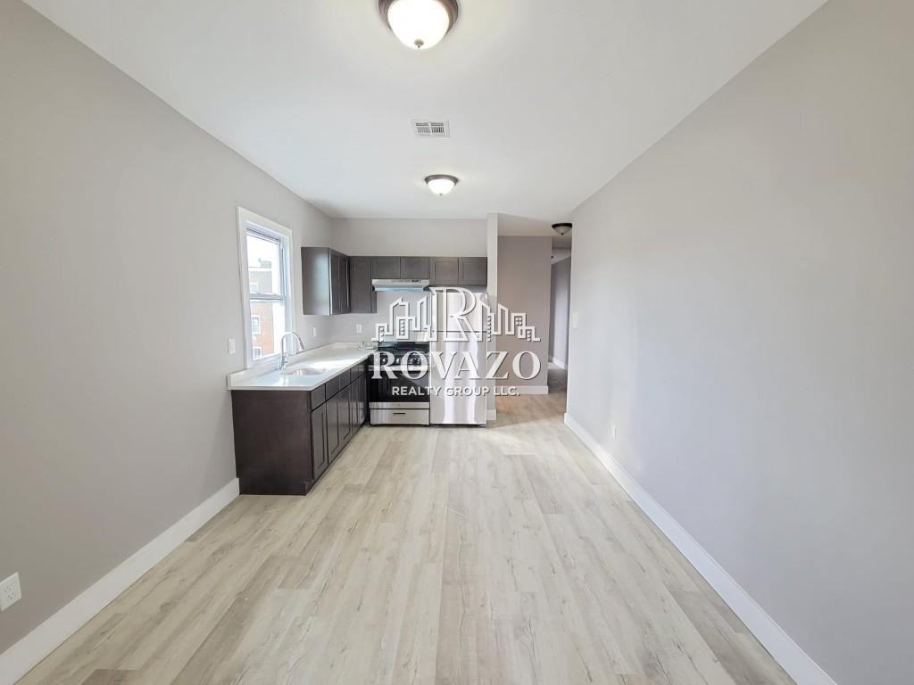 745 S 18th St #1R - Photo 2 of 8