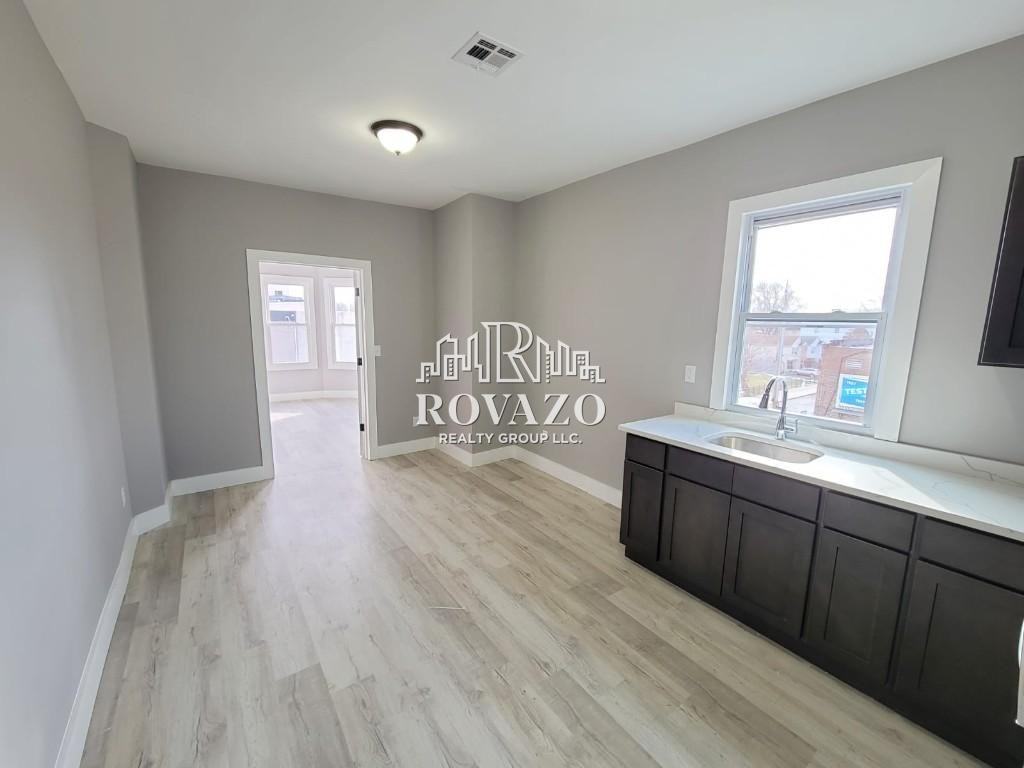 745 S 18th St #1R - Photo 3 of 8