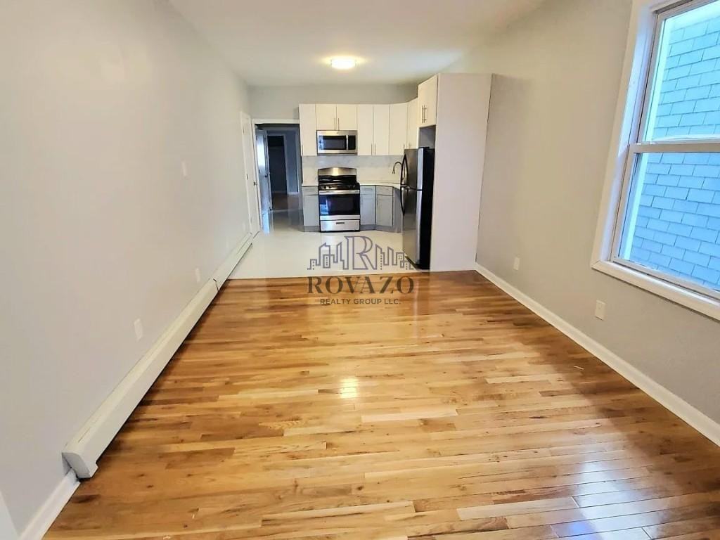 370 N 6th St #3R - Photo 2 of 5