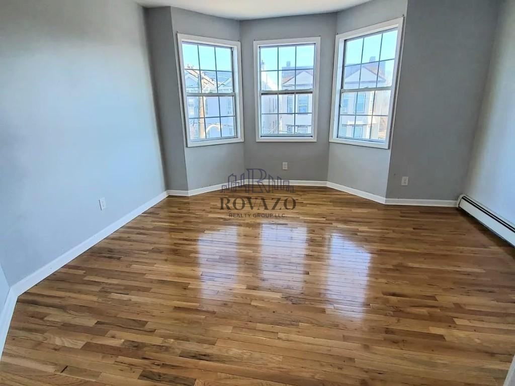 370 N 6th St #3R - Photo 3 of 5