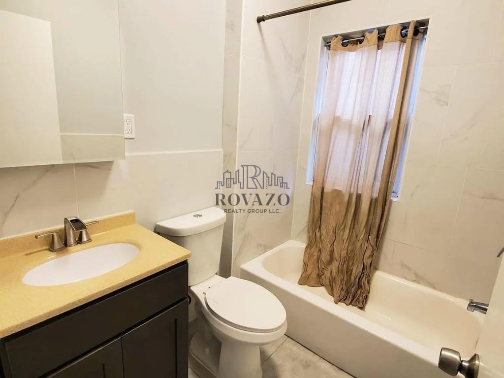 370 N 6th St #3R - Photo 5 of 5