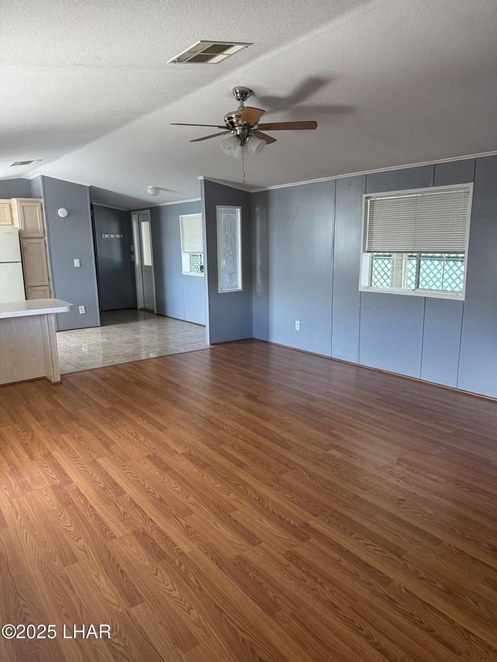 1995 Hubbell Dr - Photo 4 of 17