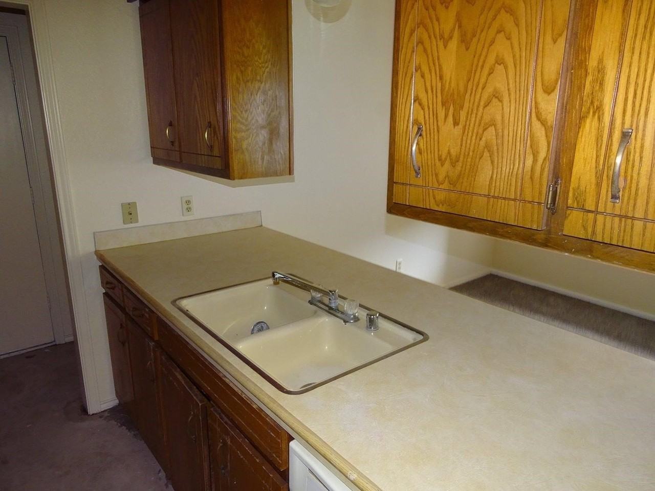 2303 84th St - Photo 3 of 10