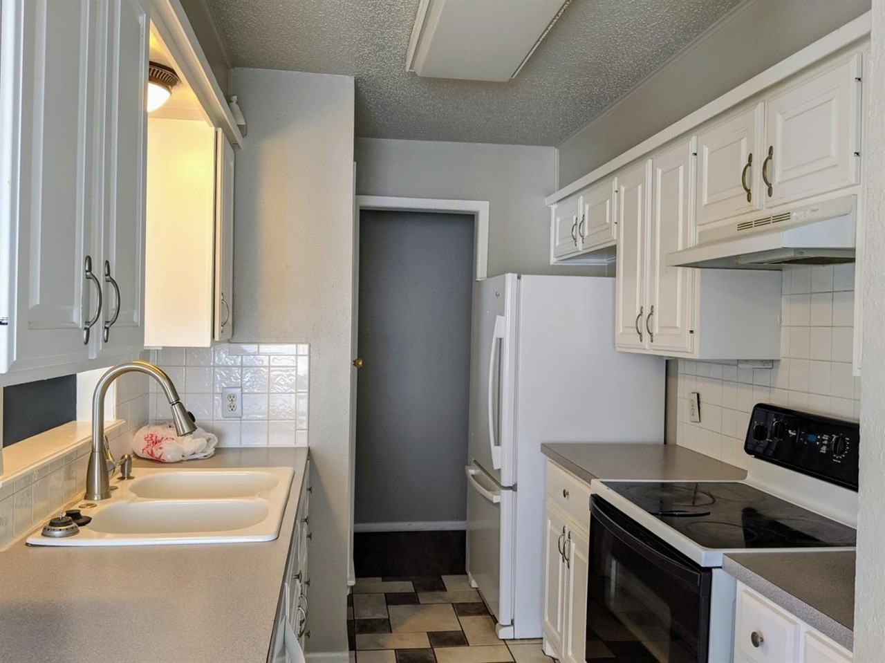 5525 Fordham St - Photo 5 of 12