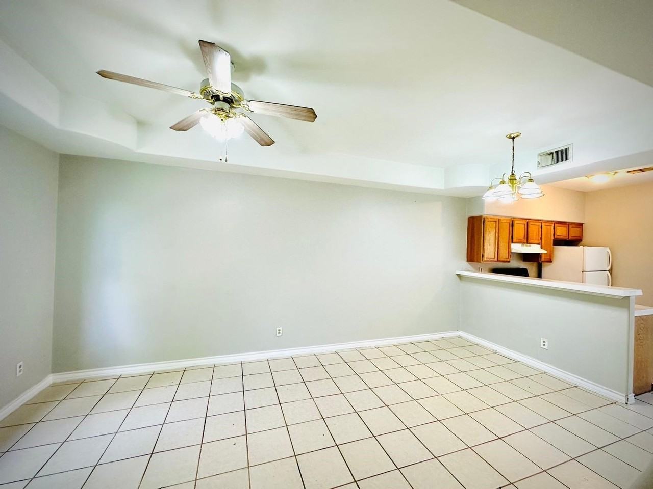 2005 Cross St - Photo 4 of 17