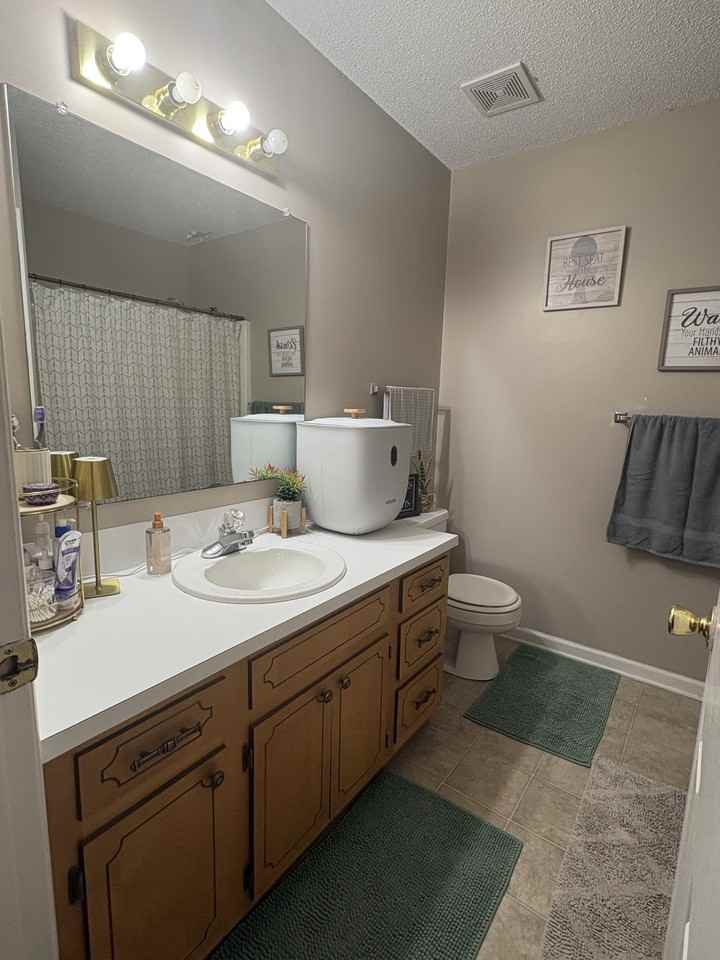 31st Avenue Court Northeast - Photo 3 of 12