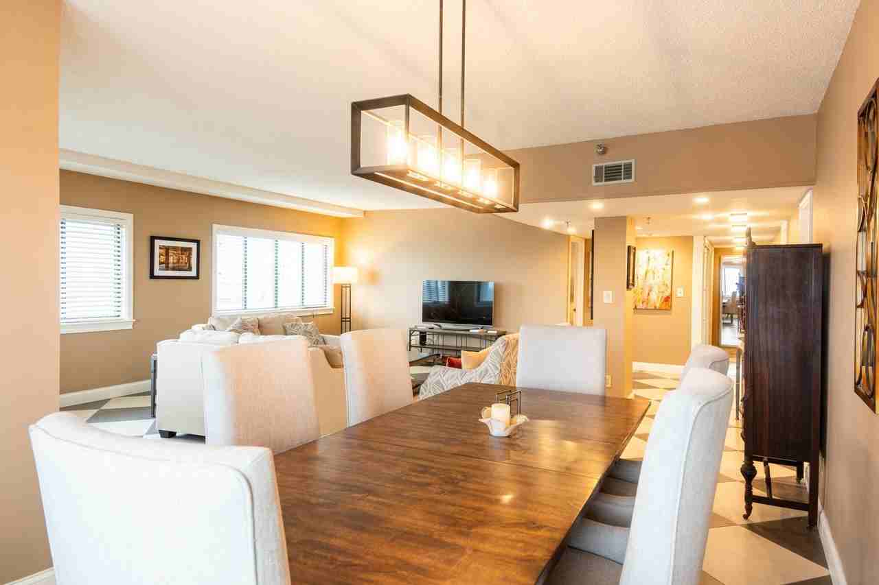 355 S Broadway Apt 305 - Photo 3 of 32