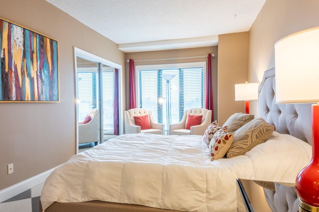 355 S Broadway Apt 305 - Photo 7 of 32