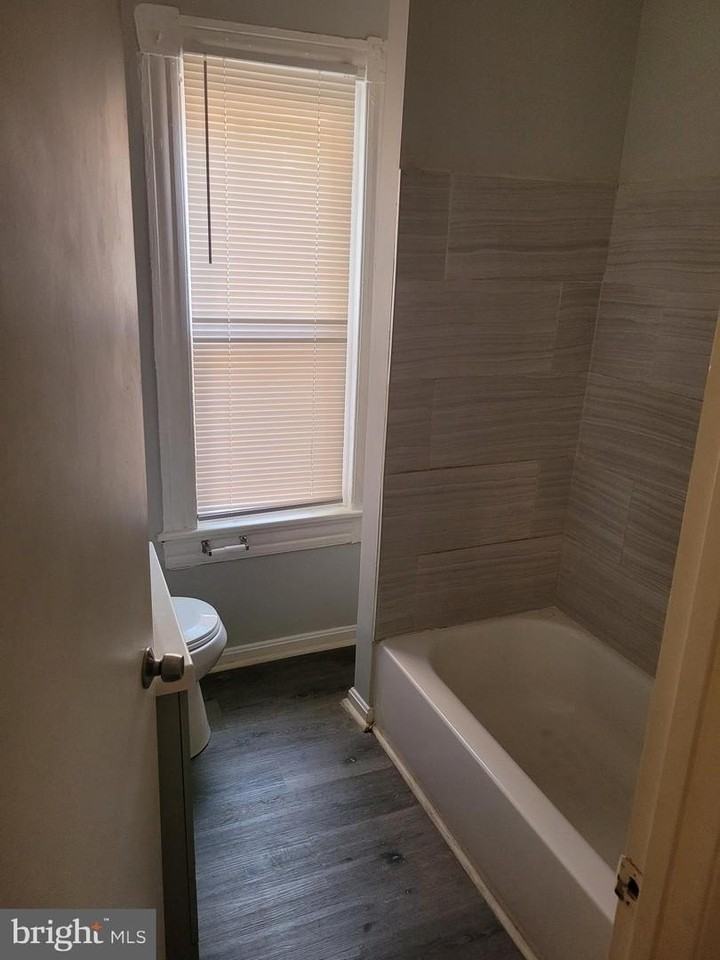2449 Barclay St - Photo 3 of 5