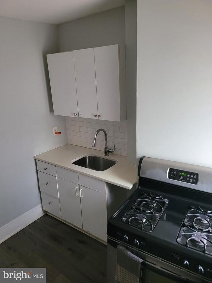2449 Barclay St - Photo 5 of 5