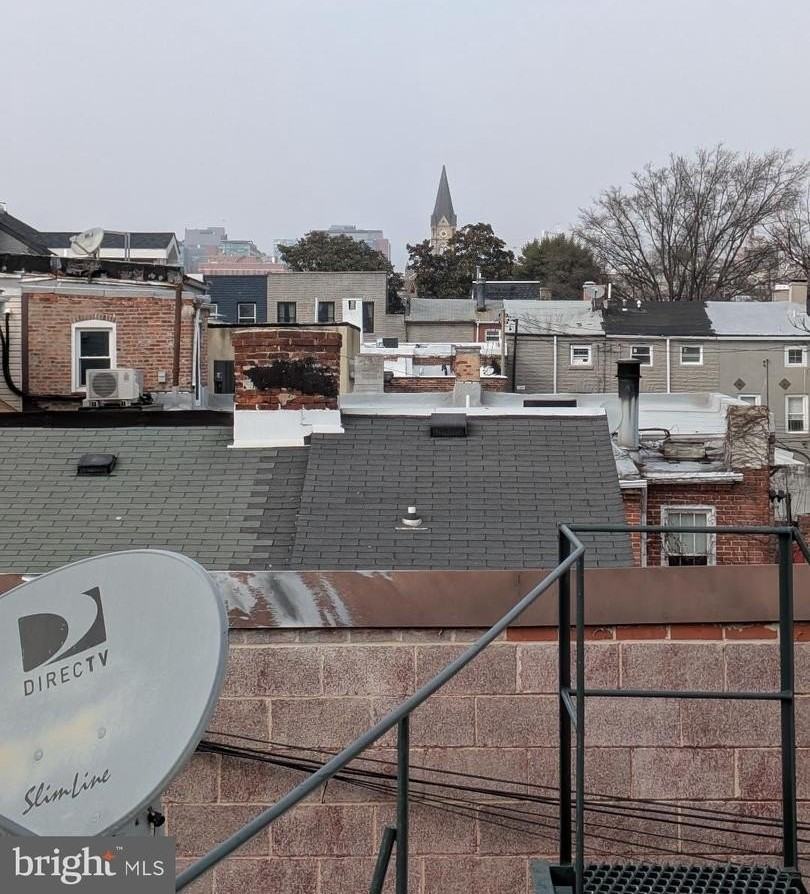 1906 Fleet St - Photo 2 of 10