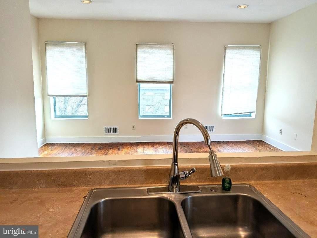 1906 Fleet St - Photo 7 of 10