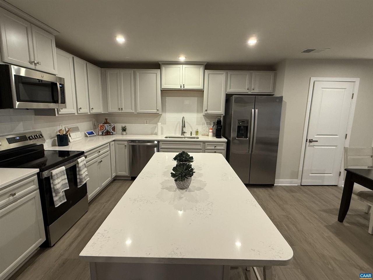 5175 Lazy Branch Ln - Photo 3 of 34