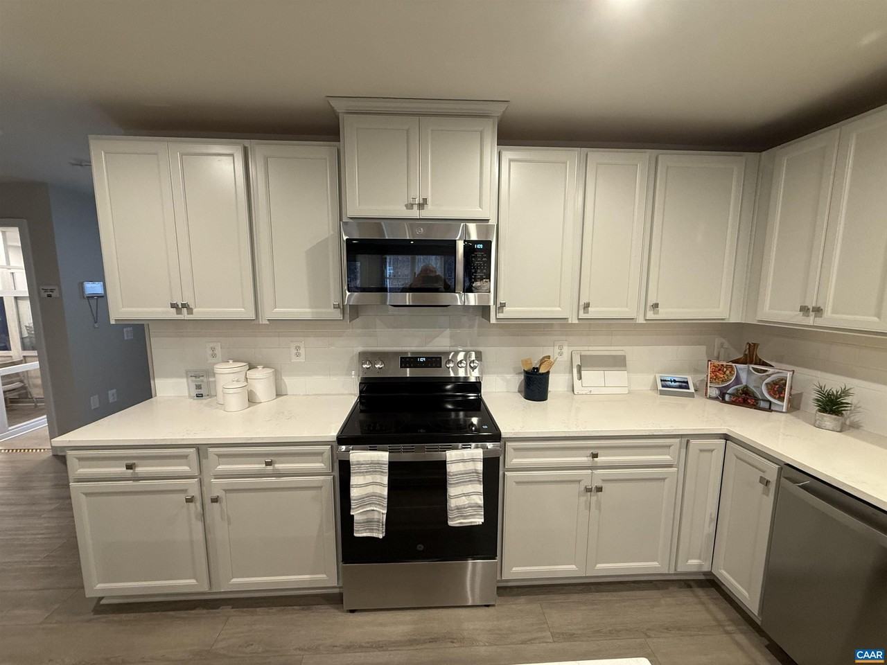 5175 Lazy Branch Ln - Photo 5 of 34