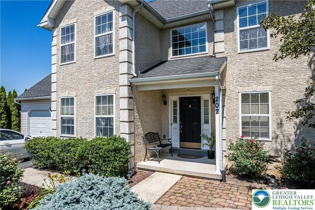 202 Mcnair Cir - Photo 2 of 50