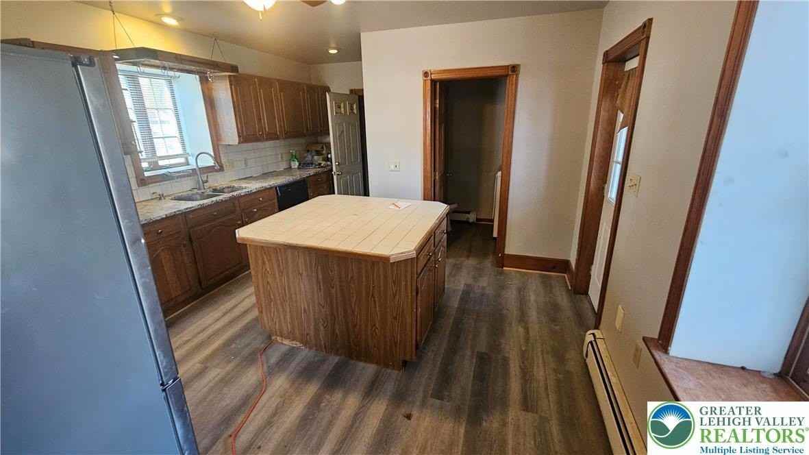 253 W Main St - Photo 4 of 30