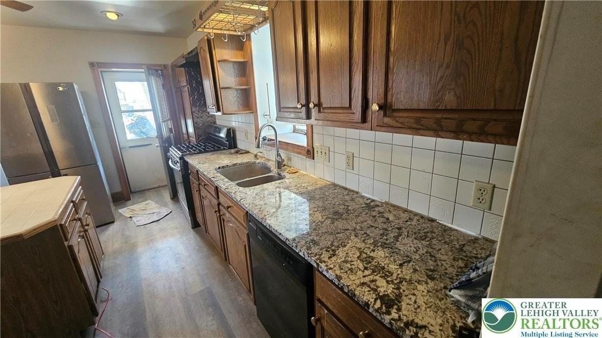 253 W Main St - Photo 6 of 30