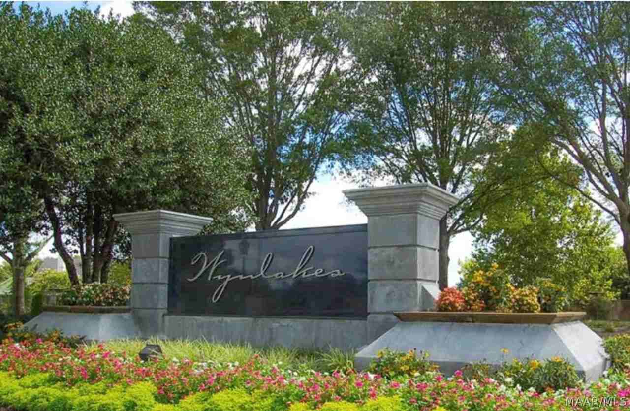 7071 Mid Pines Cir - Photo 2 of 16