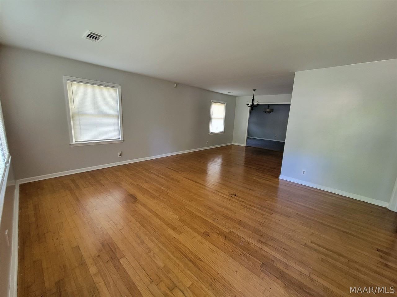 1048 Biscayne Dr - Photo 2 of 14