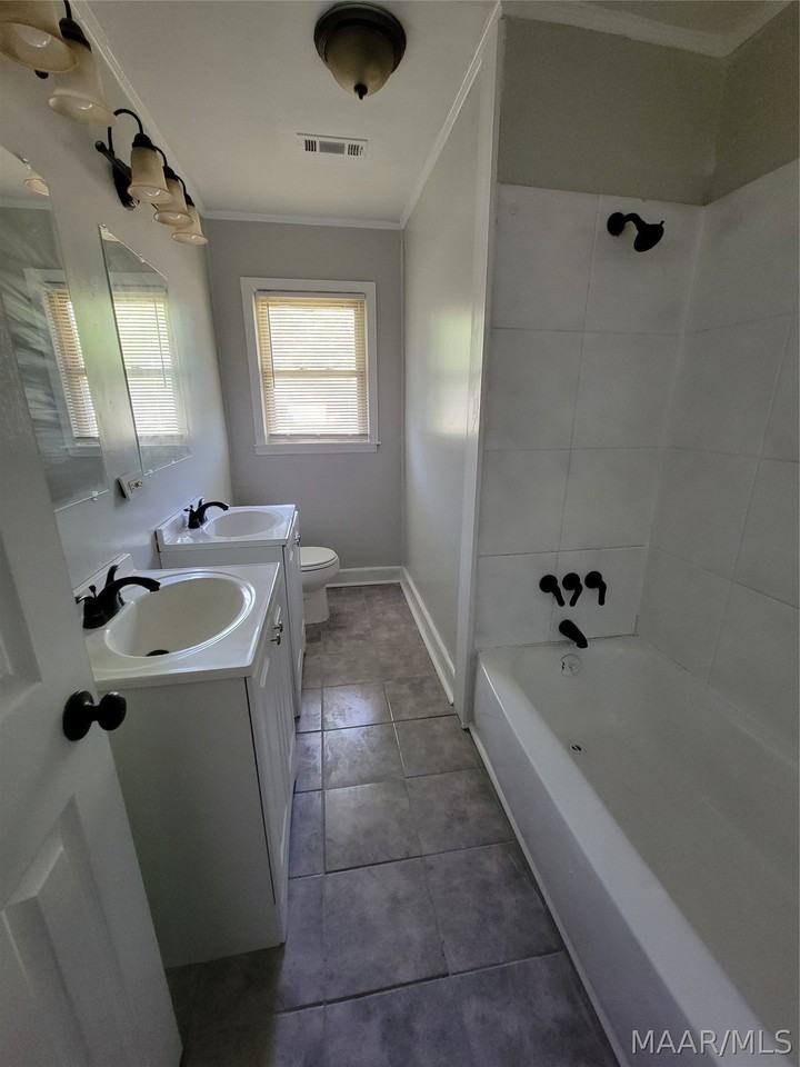 1048 Biscayne Dr - Photo 5 of 14