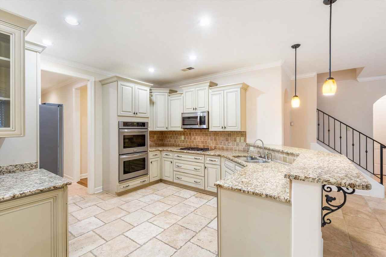 1651 Dehaig Ln - Photo 4 of 19