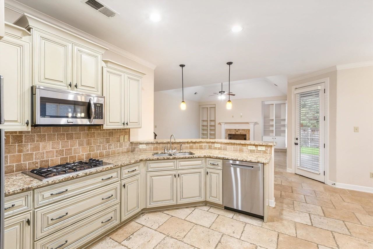 1651 Dehaig Ln - Photo 5 of 19