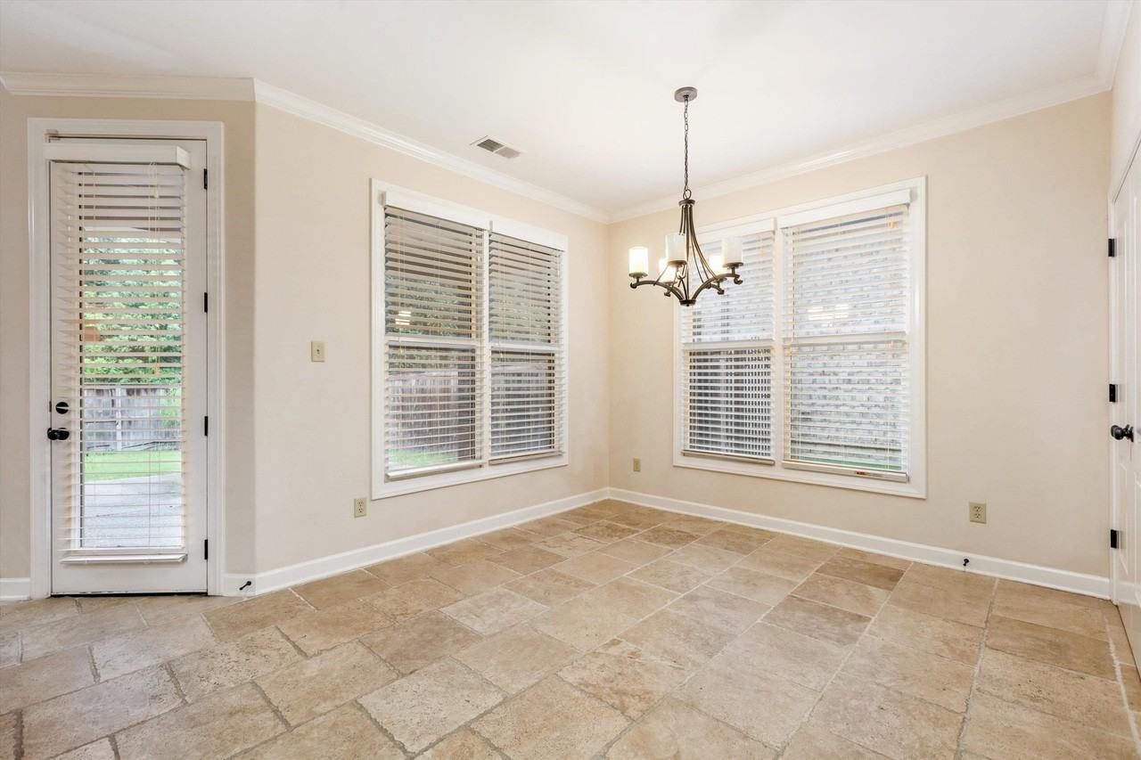 1651 Dehaig Ln - Photo 6 of 19