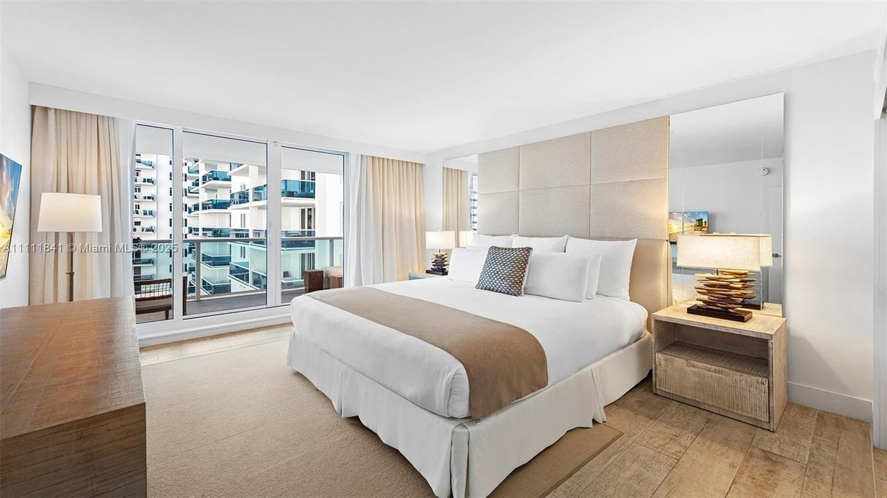 102 24th St #904 - Photo 3 of 45