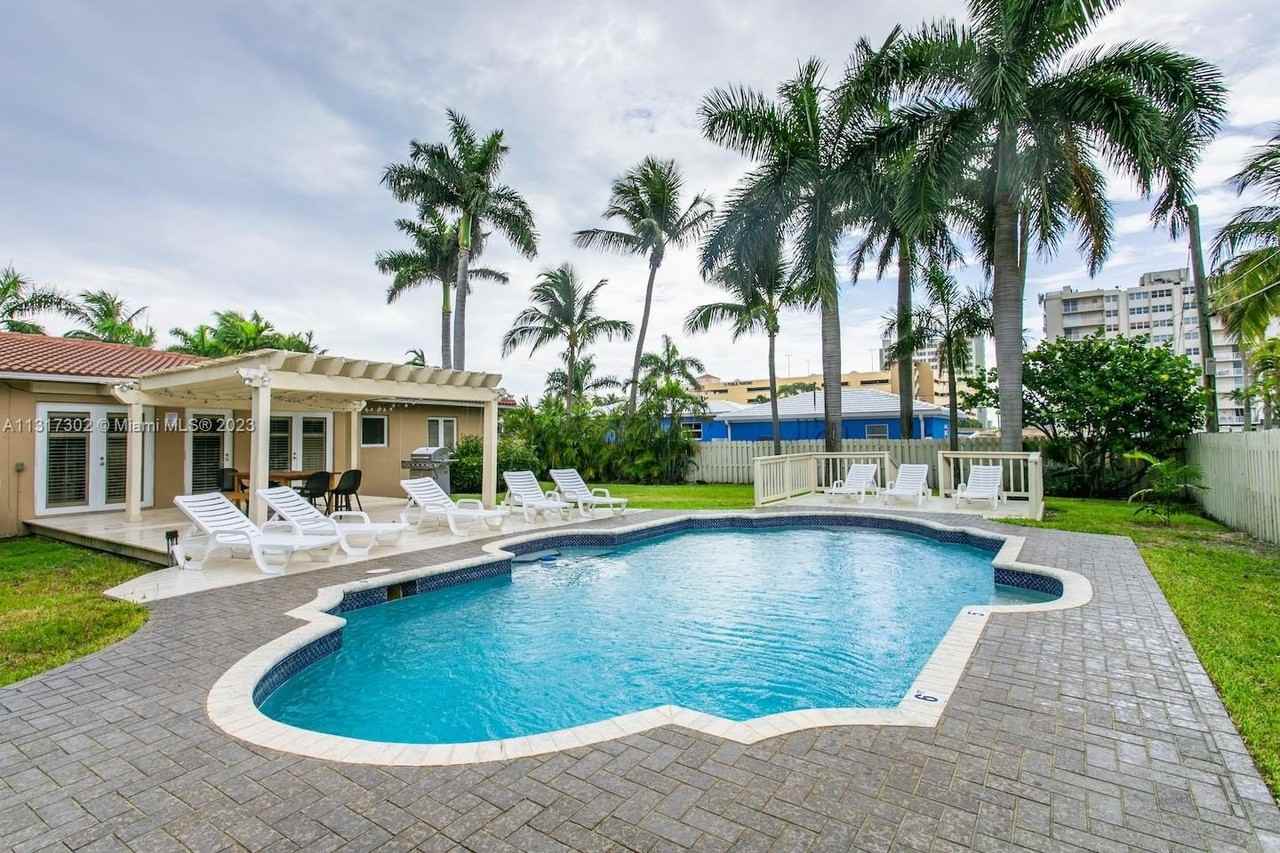 714 Harrison St - Photo 2 of 34