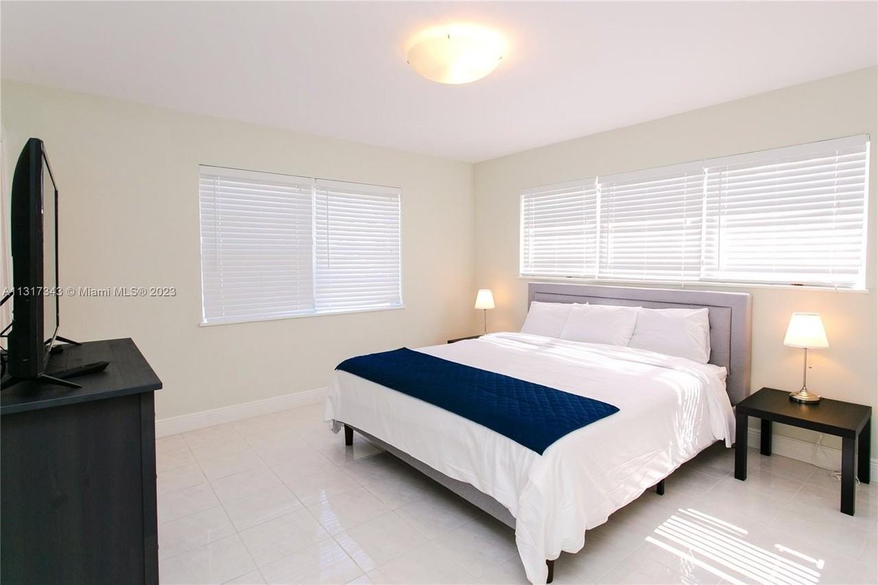 951 Washington St - Photo 5 of 26