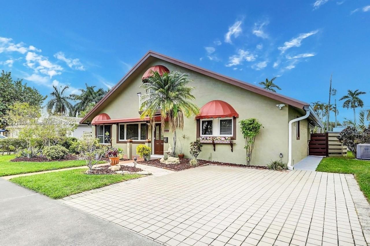 1020 N 13th Ter - Photo 5 of 39