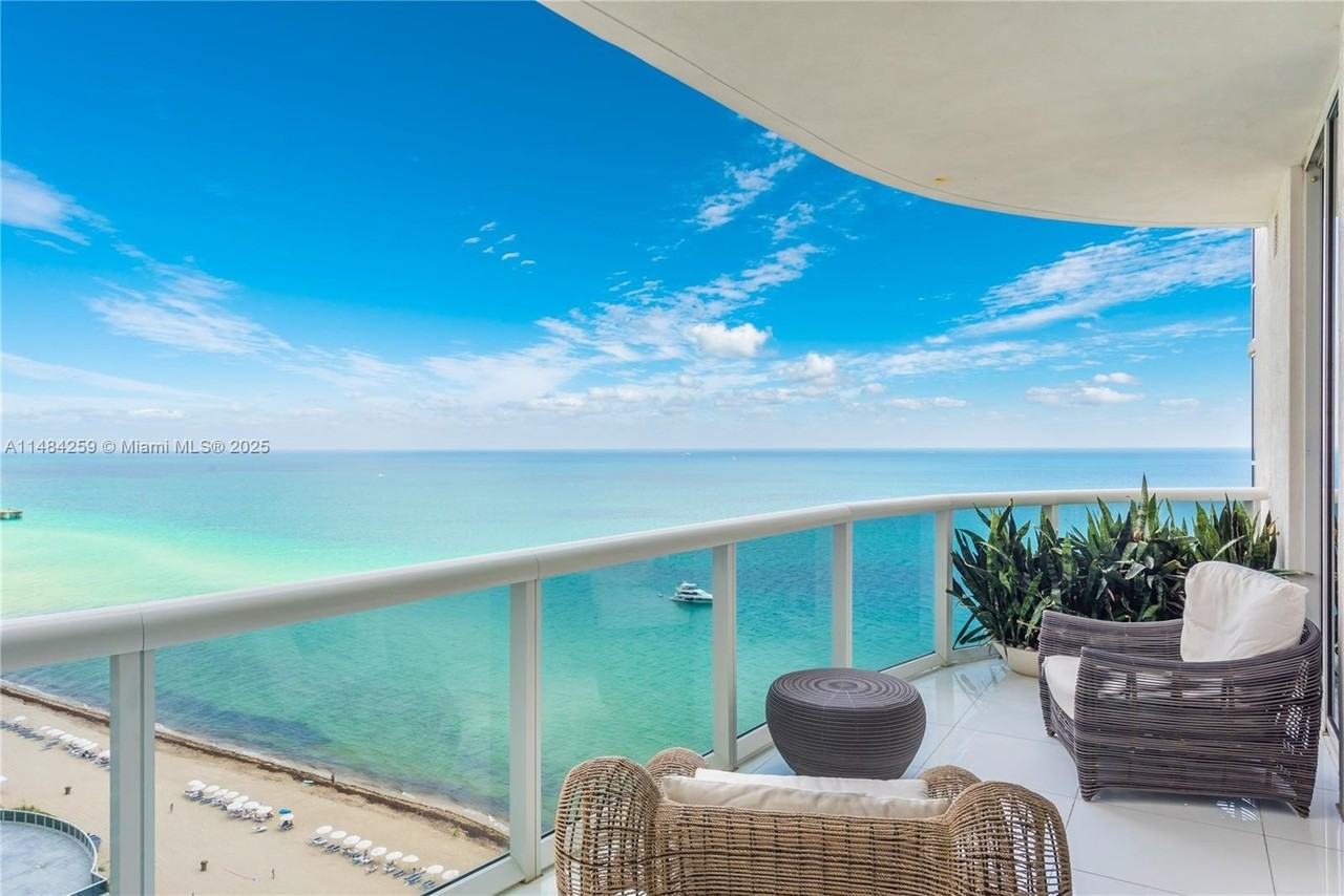 15811 Collins Ave #1702