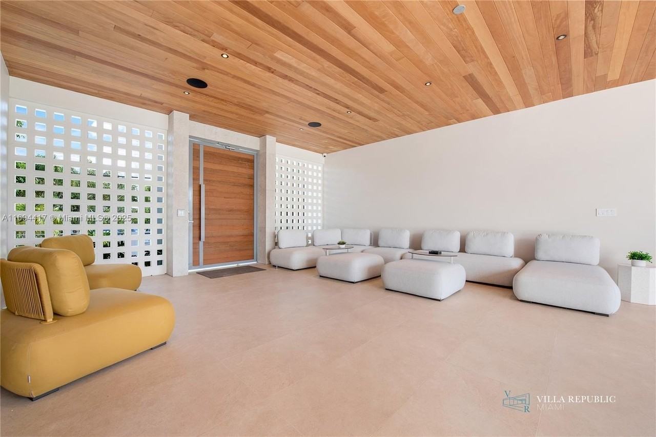 1200 Ne 87th St - Photo 4 of 50