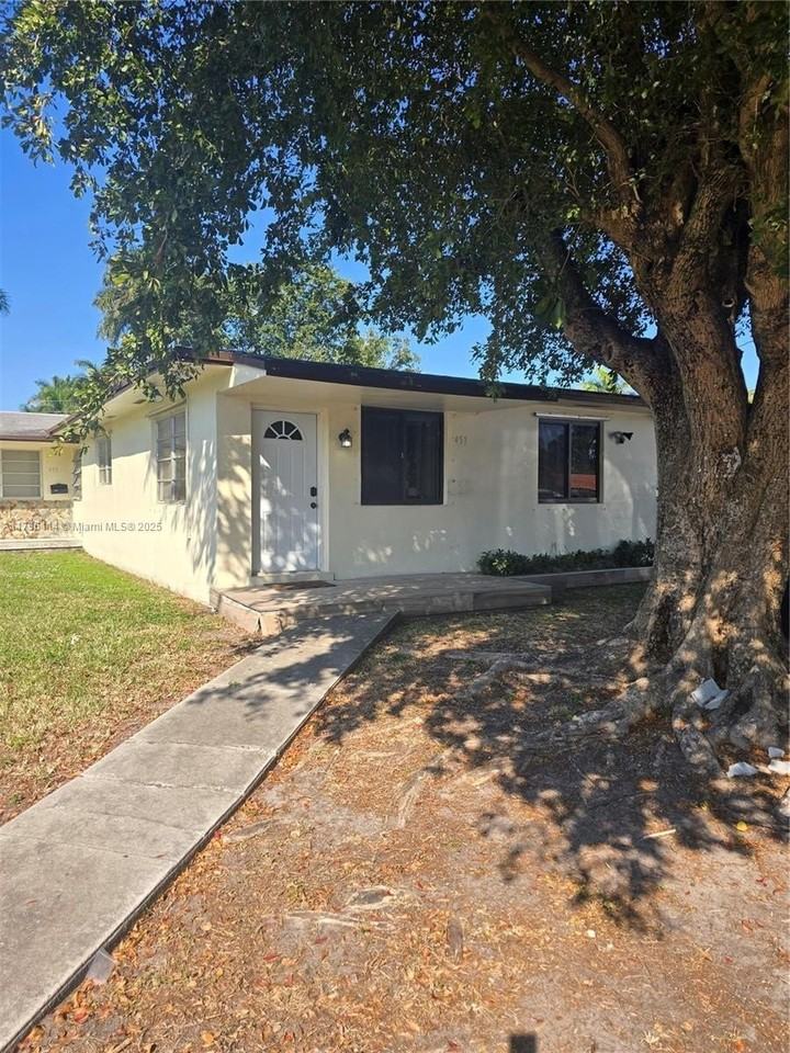 457 Ne 140th St #1 - Photo 5 of 5