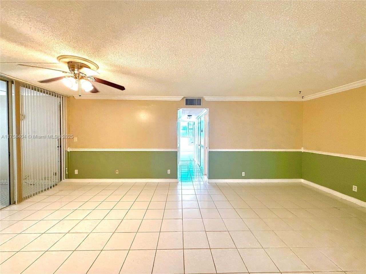 920 Ne 199th St #4J - Photo 2 of 24