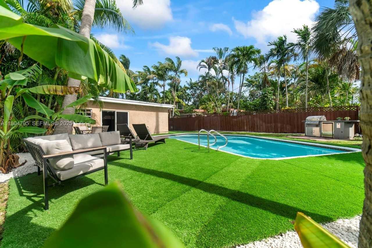 2708 Cleveland St - Photo 4 of 33