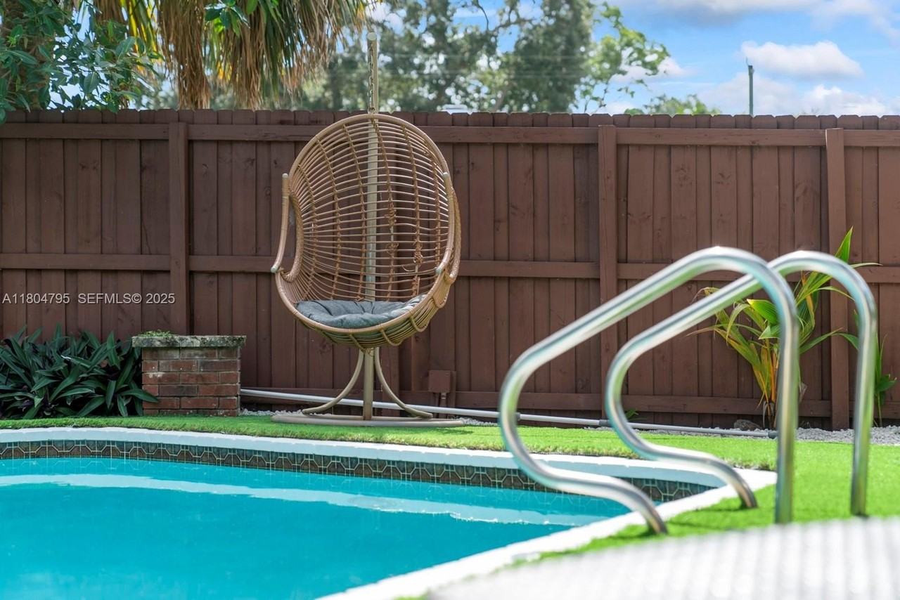 2708 Cleveland St - Photo 7 of 33