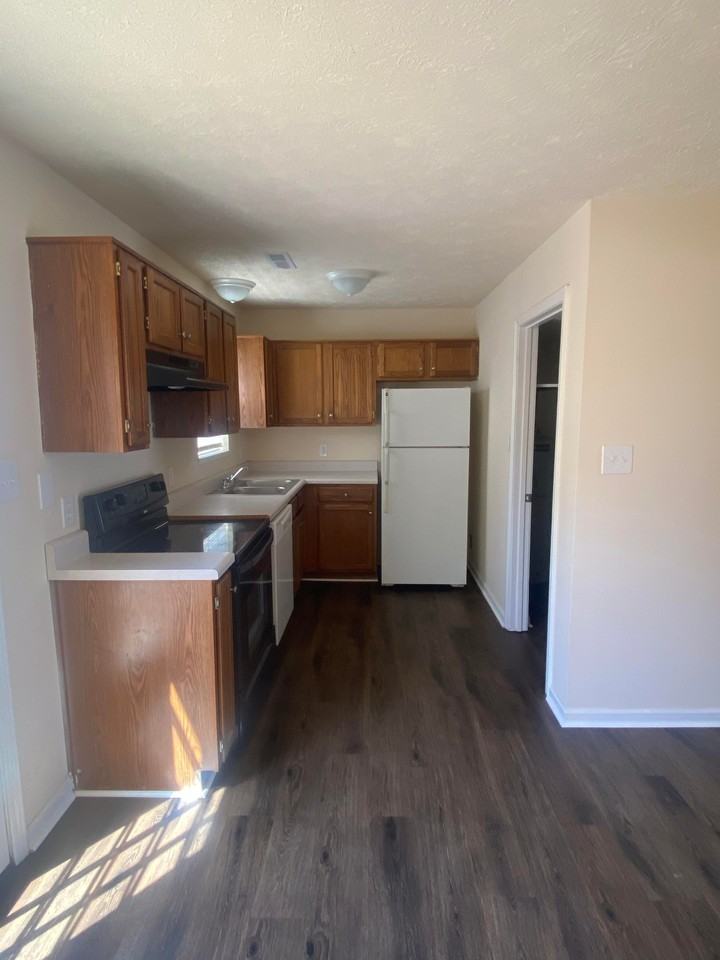 1708 Patrick Way - Photo 3 of 23