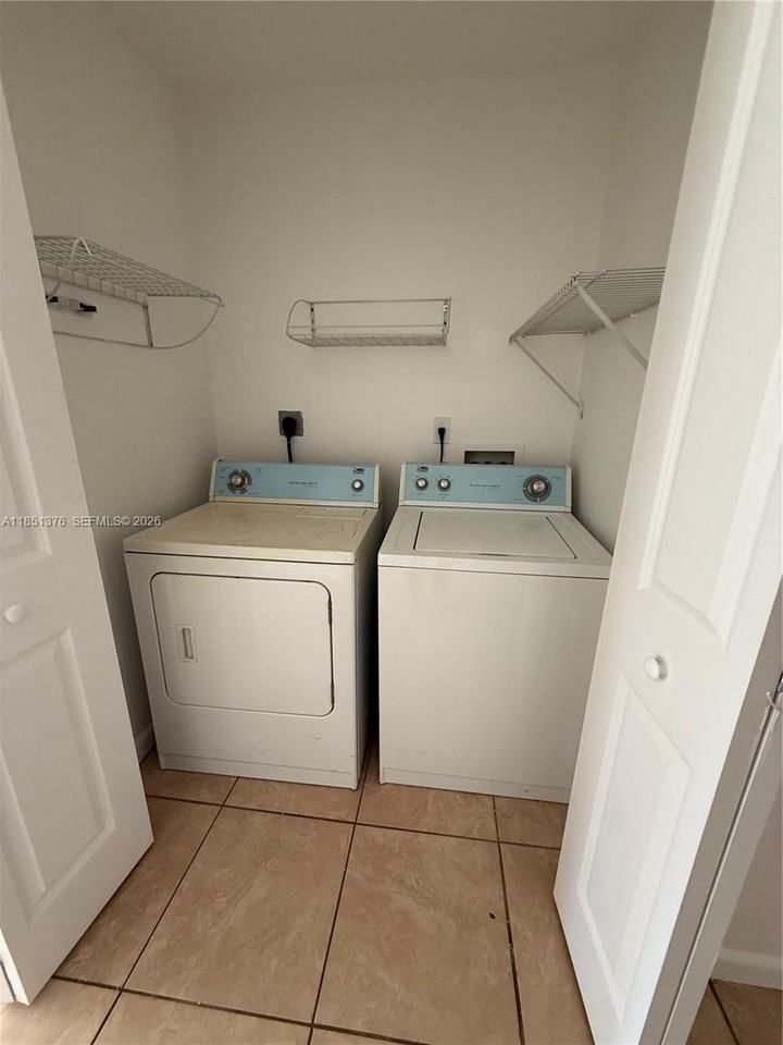 1540 Nw 45th St #1-4 - Photo 6 of 36