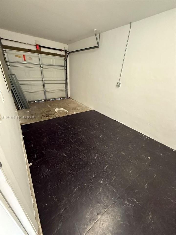 1540 Nw 45th St #1-4 - Photo 7 of 36