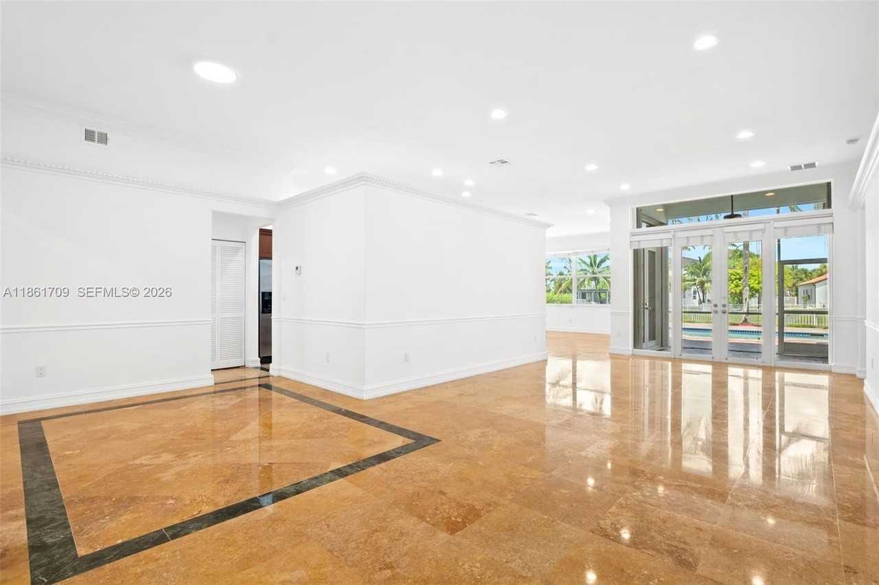 5168 Sw 157th Ave - Photo 3 of 30