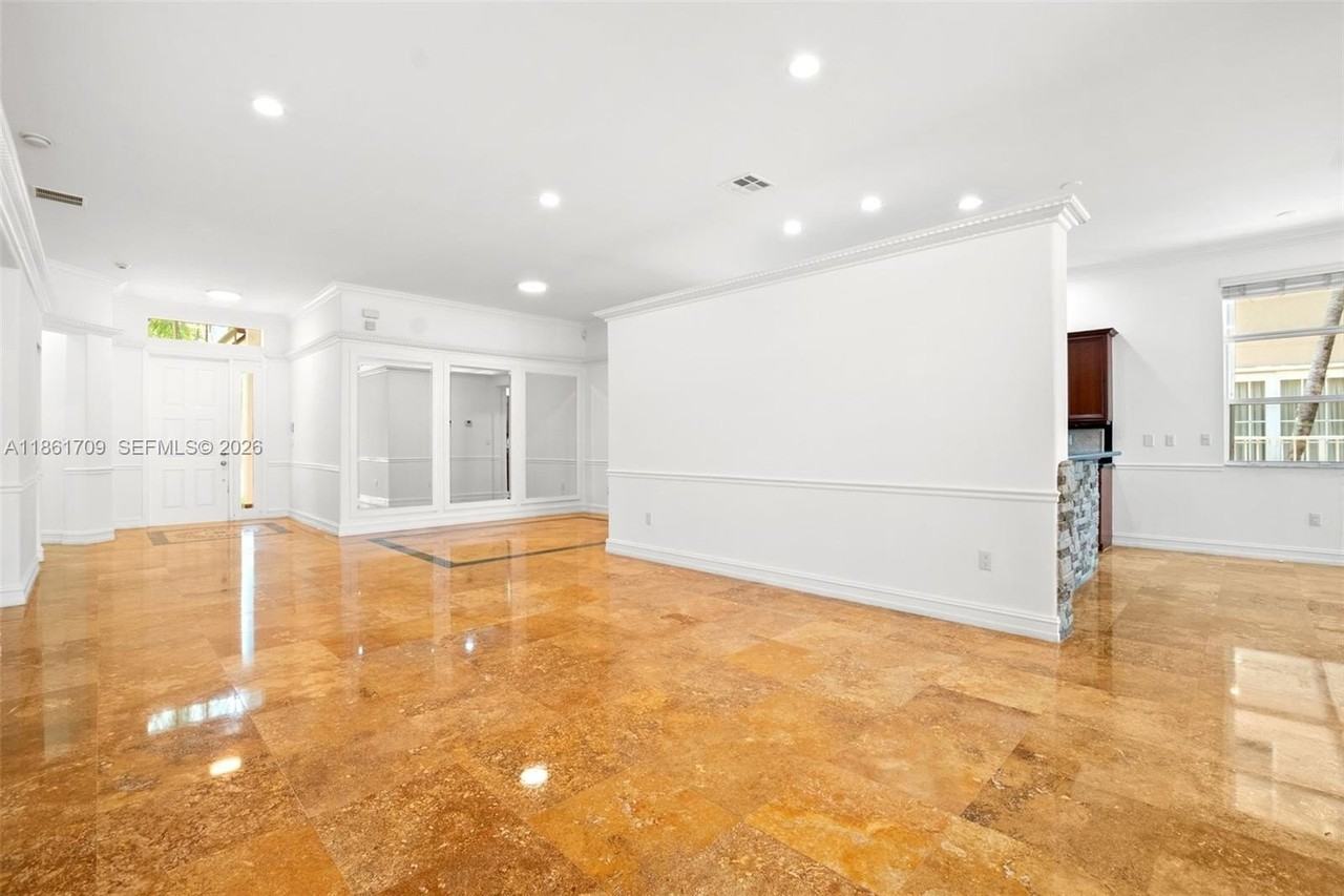 5168 Sw 157th Ave - Photo 6 of 30