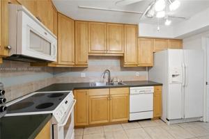 featured image of 3850 Oaks Clubhouse Dr #307