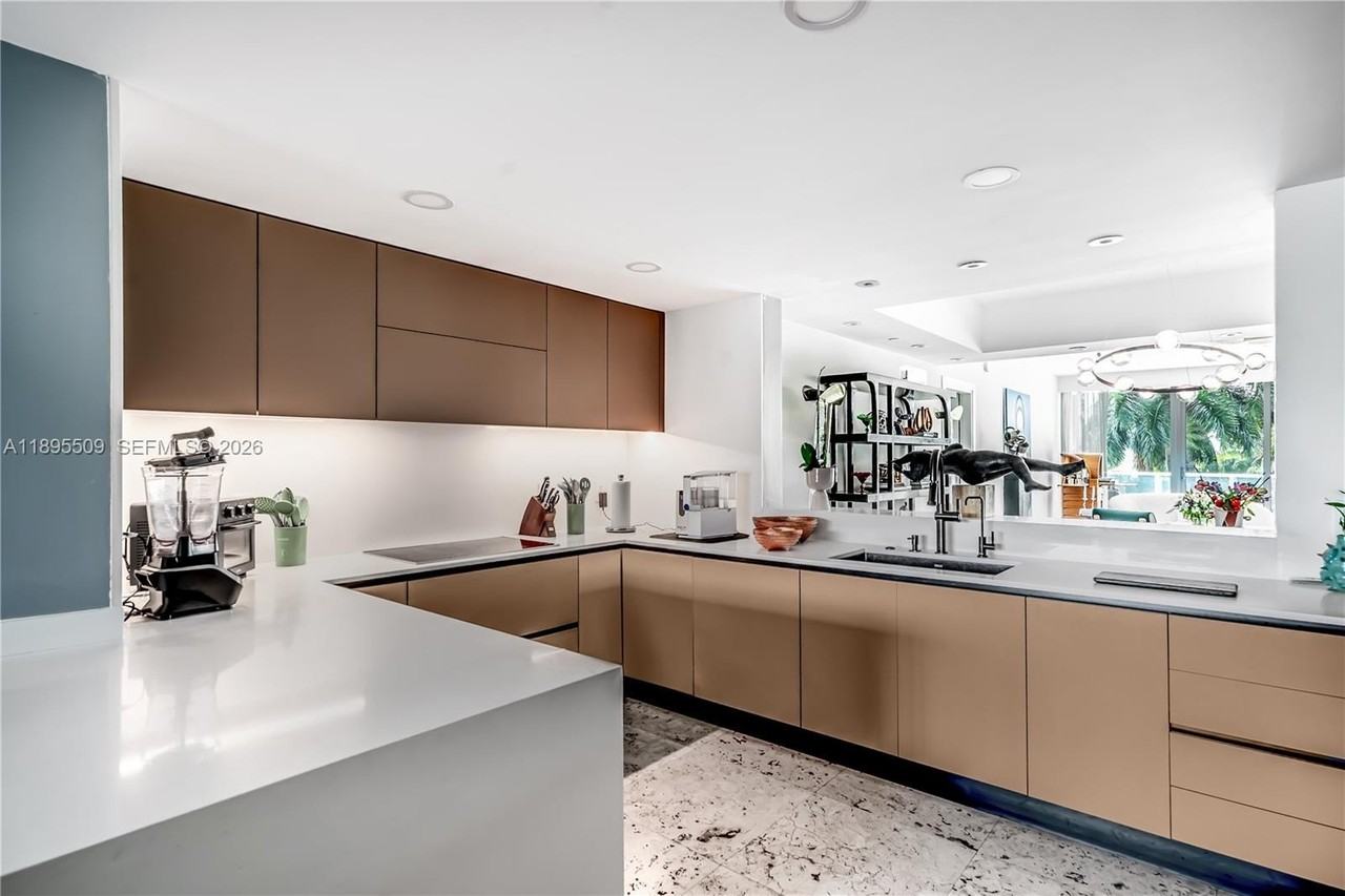 2627 S Bayshore Dr #504 - Photo 7 of 27