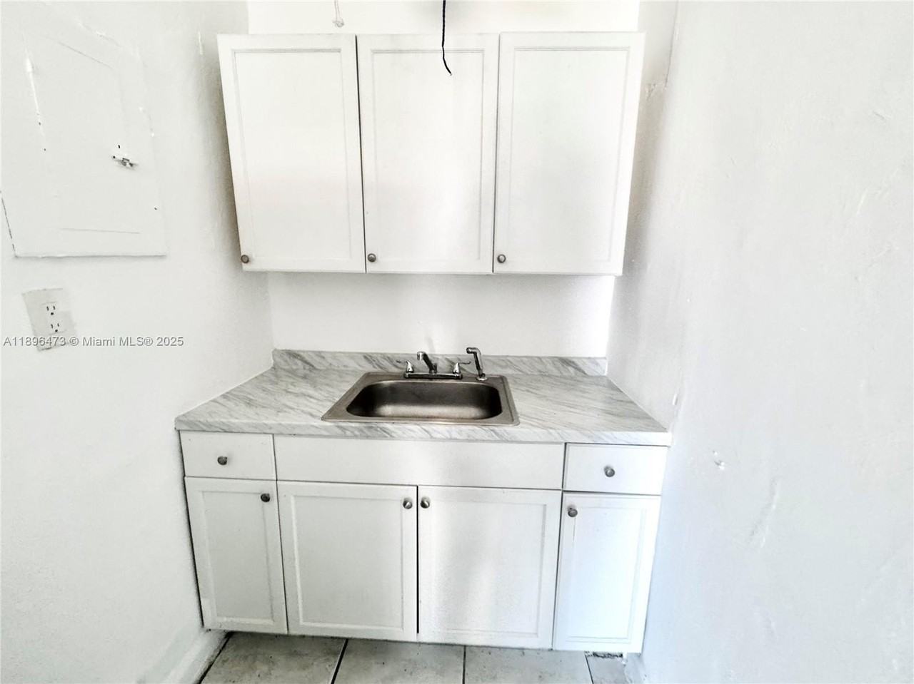 825 Nw 9th St #825 - Photo 7 of 18